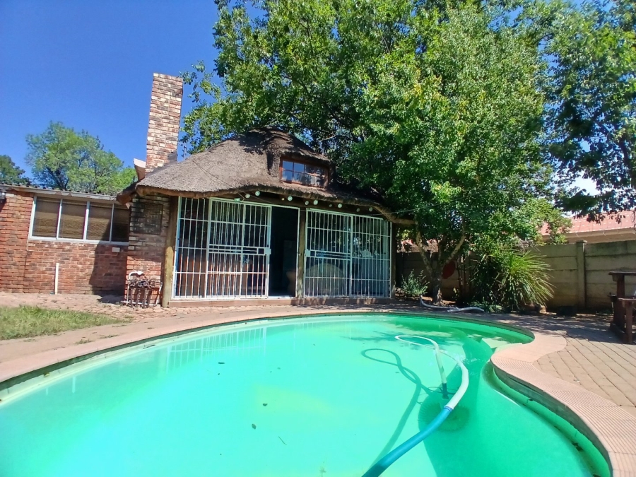 14 Bedroom Property for Sale in Universitas Free State
